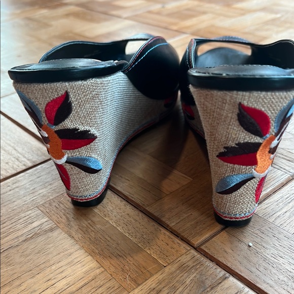 Black Wedge Shoes with Floral Embroidery - Picture 3 of 8